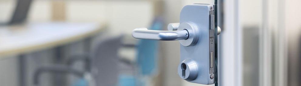 Tür im DiLab-Lehrerzimmer (Foto: Universität Passau: CC BY 4.0: https://creativecommons.org/licenses/by/4.0/)