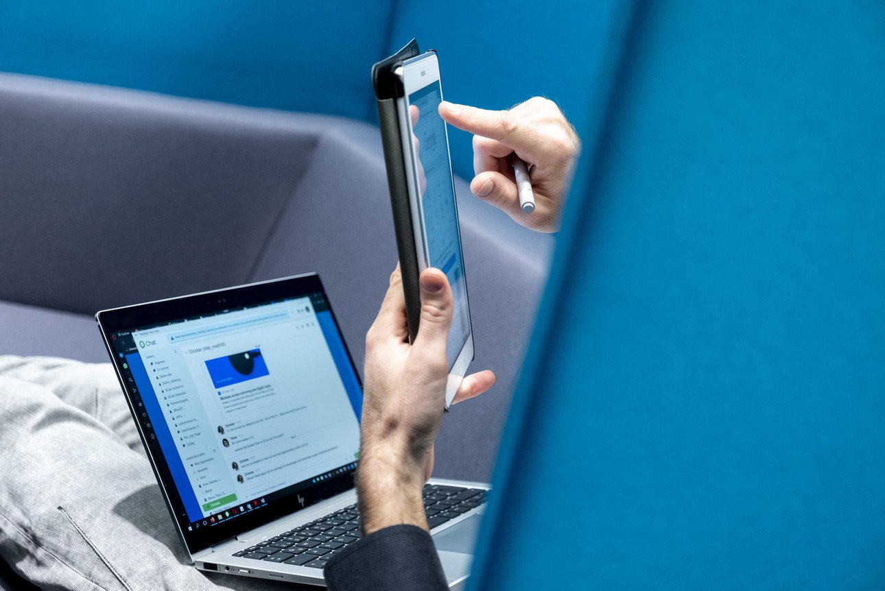 Recherchearbeiten mit Notebook und Tablet (Foto: Universit&auml;t Passau: CC BY 4.0: https://creativecommons.org/licenses/by/4.0/)
